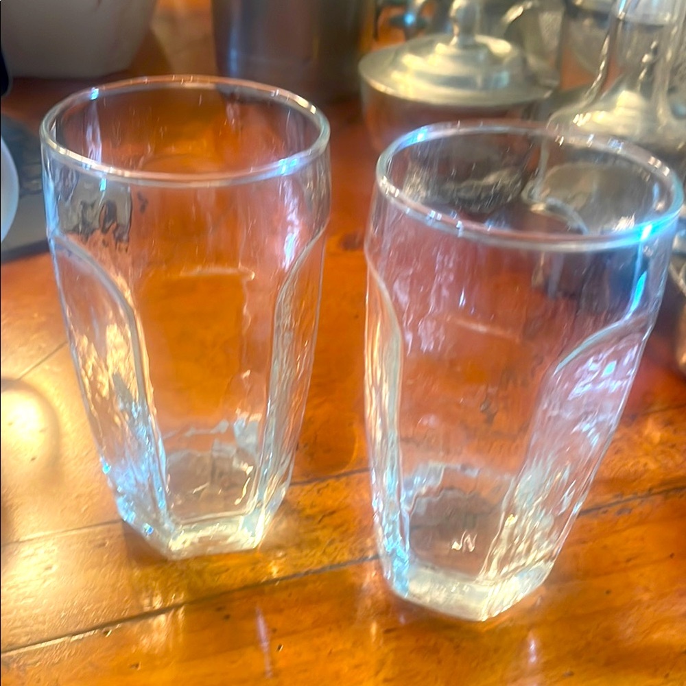 Set of 2 vintage Libby chivalry glasses.